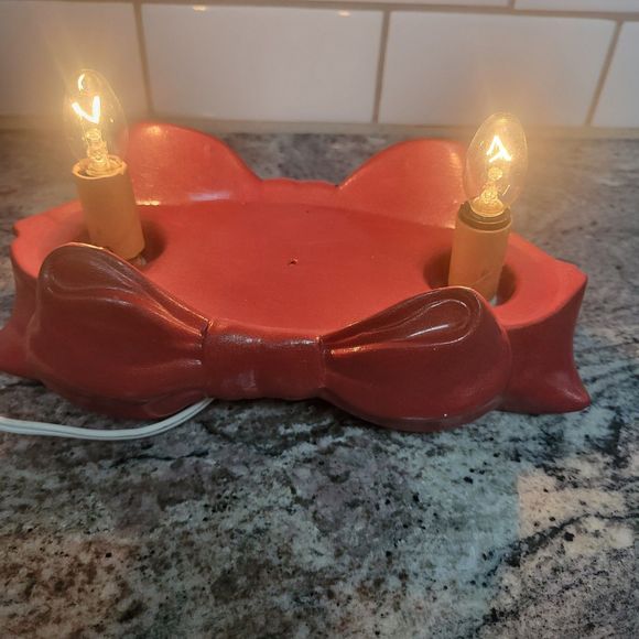 Vtg Ceramic Lighted Christmas Wreath Holly Berry Light Lamp w/ Red Bow base 12" - Picture 5 of 5